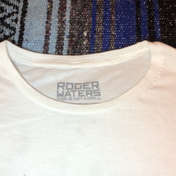 Roger Waters Pink Floyd Concert Tee Shirt - Picture 3 of 14